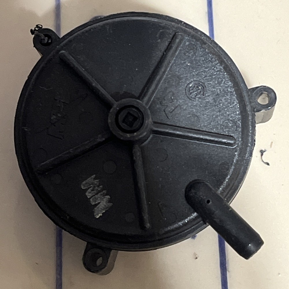 20197308 Furnace pressure switch (RA)