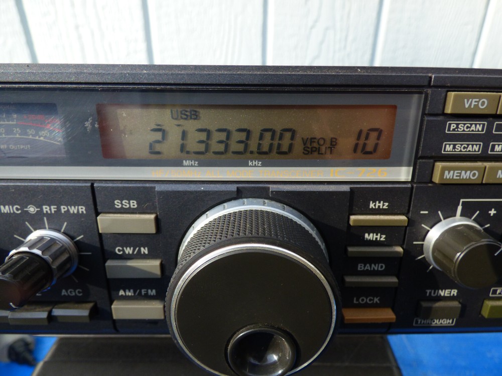 Icom IC-726 transciever w/external speaker