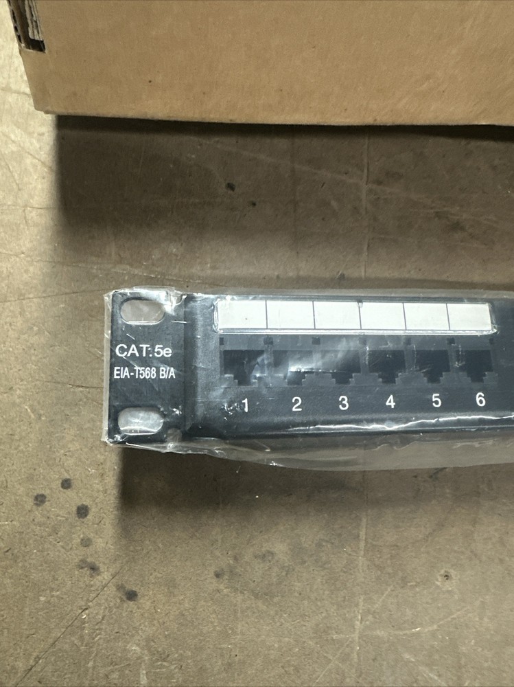 CommScope 24 Port Patch Panel CAT5 EIA-T568B Modular JackPair cc0031534 Uniprise