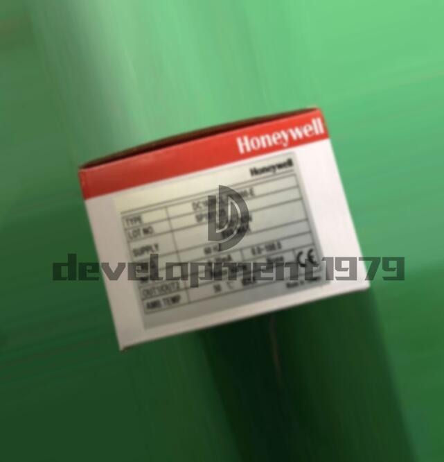 One Honeywell DC1020CR-702000-E Temperature Controller New