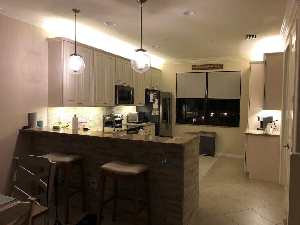 KitchenLEDs, easy Do It Yourself under cabinet lights