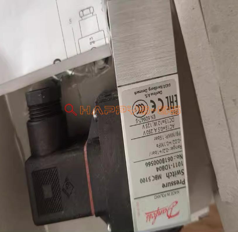 1PCS Danfoss 061B000566 pressure switch new