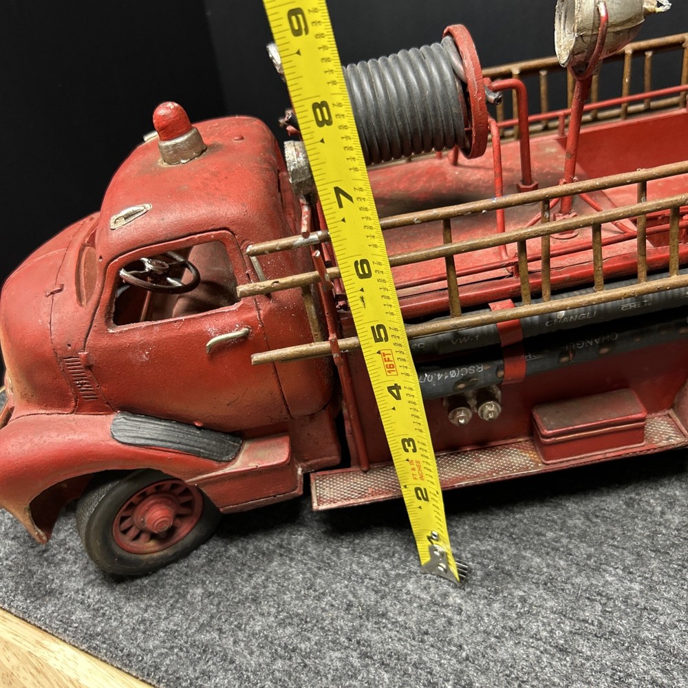 Antique Metal Fire Engine. Removable Side Ladders. In Good Condition .￼