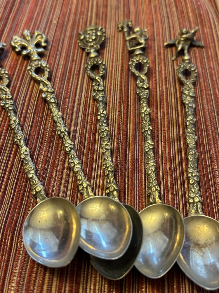 Set of 5 Montagnani Style 7” Spoons Stamped Italy Lion Flying Monkey Crest