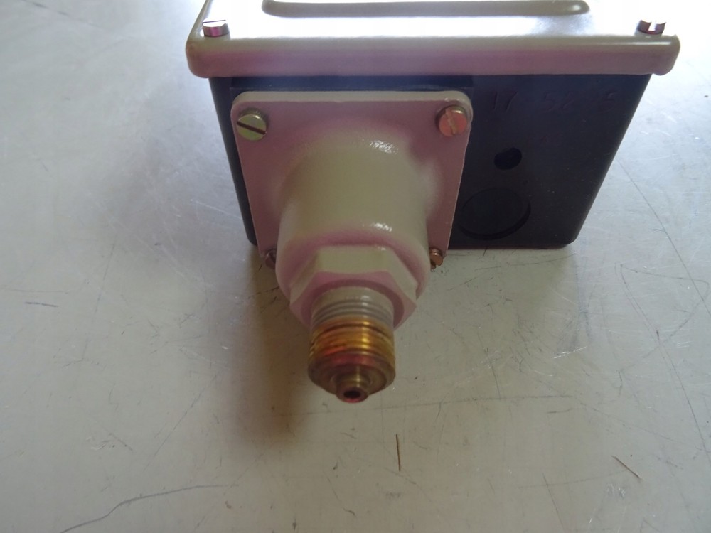 Danfoss 017-5295 Temperature Controller RT117