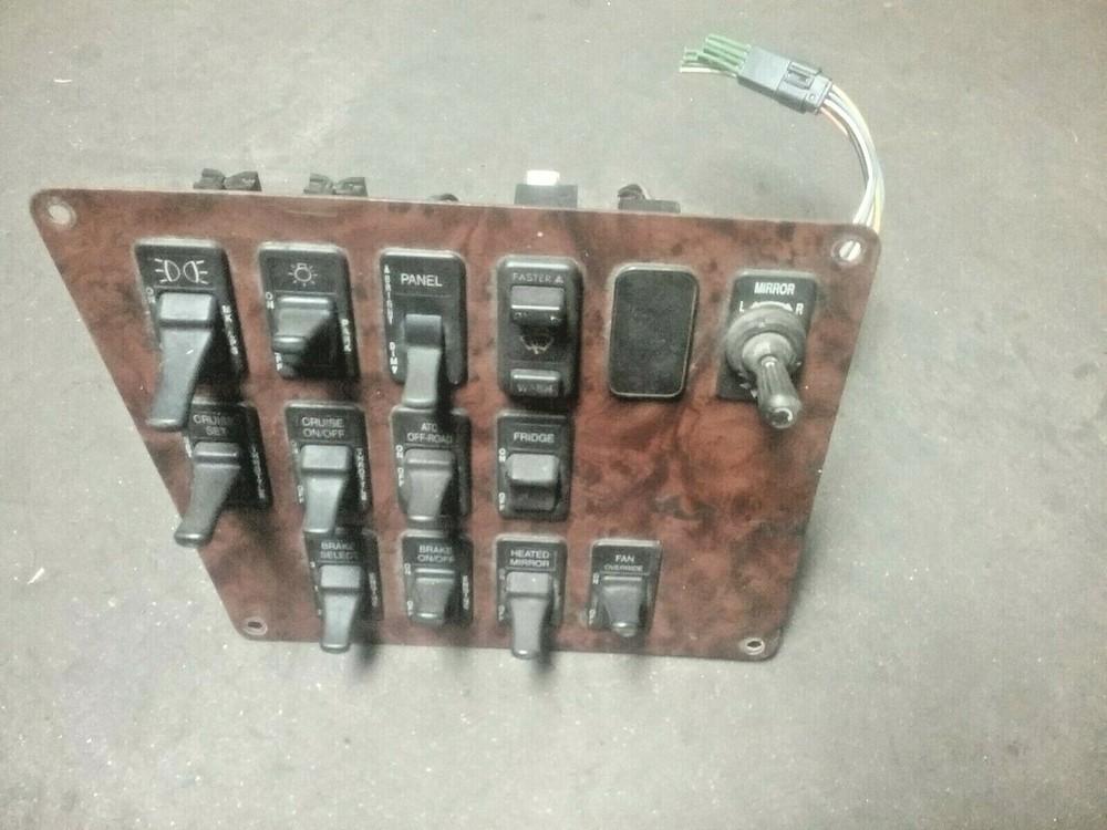 INTERNATIONAL 9400 SWITCH PANEL