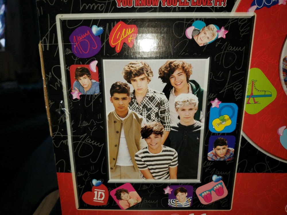 ONE DIRECTION MERCH 2 SETS LOCKER DECOR & Backstage Featuring ZAYN in Pkgs RARE