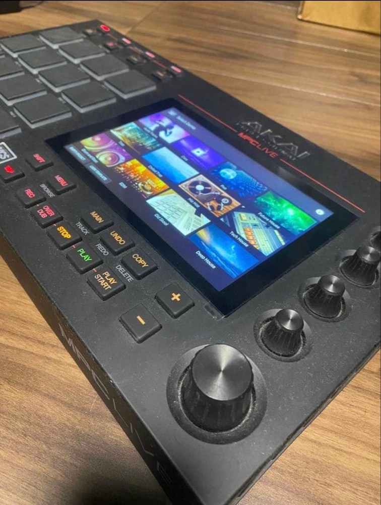 AKAI MPC Live Standalone Sampler Sequencer Drum Machine Japan