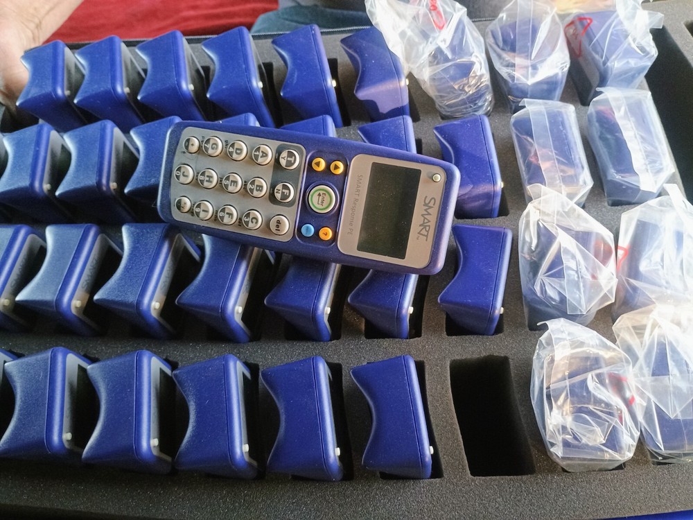 Smart Response SRP-PE-32 PE Interactive Response System 32 Clickers Set UNTESTED