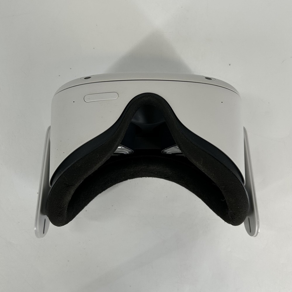 Meta Quest 2 VR Headset 256GB w/ Controllers/Regular Strap - Fair