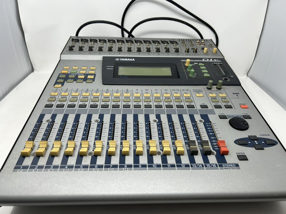 YAMAHA Mixer 01V Digital Mixing Console