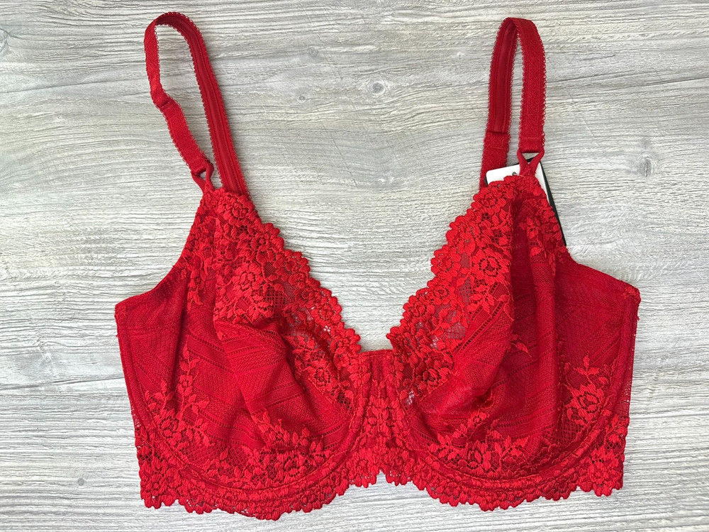 Wacoal Bra Embrace Lace Underwire Red Unlined Average Coverage 651