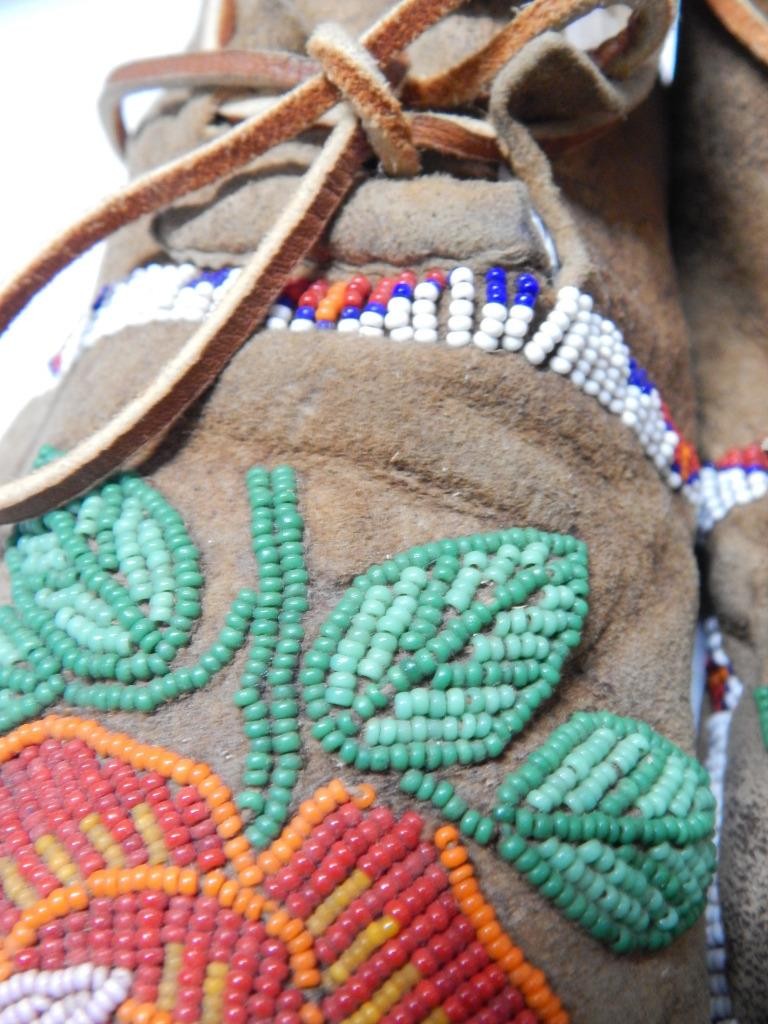 ANTIQUE c.1900-20s MONTANA CROW INDIAN FLORAL BEADED MOCCASINS - xlnt condition