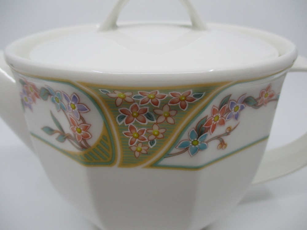 VILLEROY BOCH COMO TEAPOT - 5 Cup - 5 1/4" 1304E