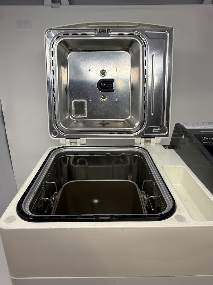 Panasonic Bread Bakery Automatic Maker Machine w/Yeast Dispenser SD-BT55P Tested