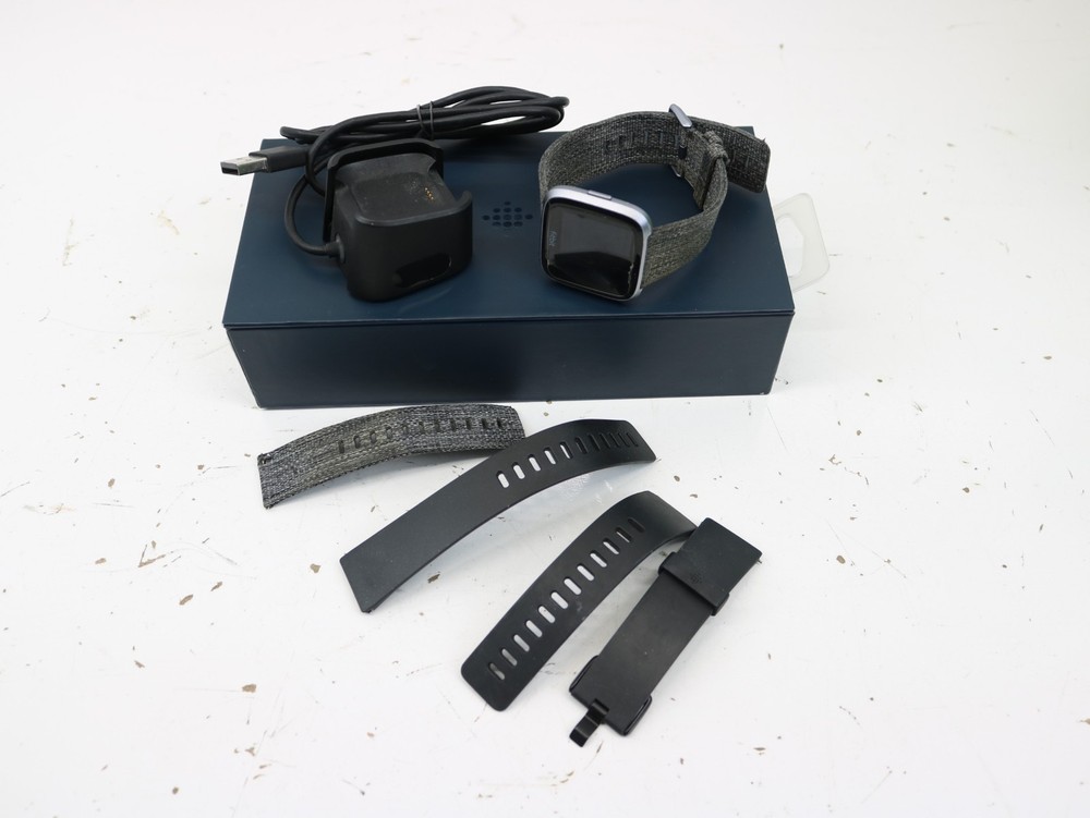 Fitbit Versa Watch FB505