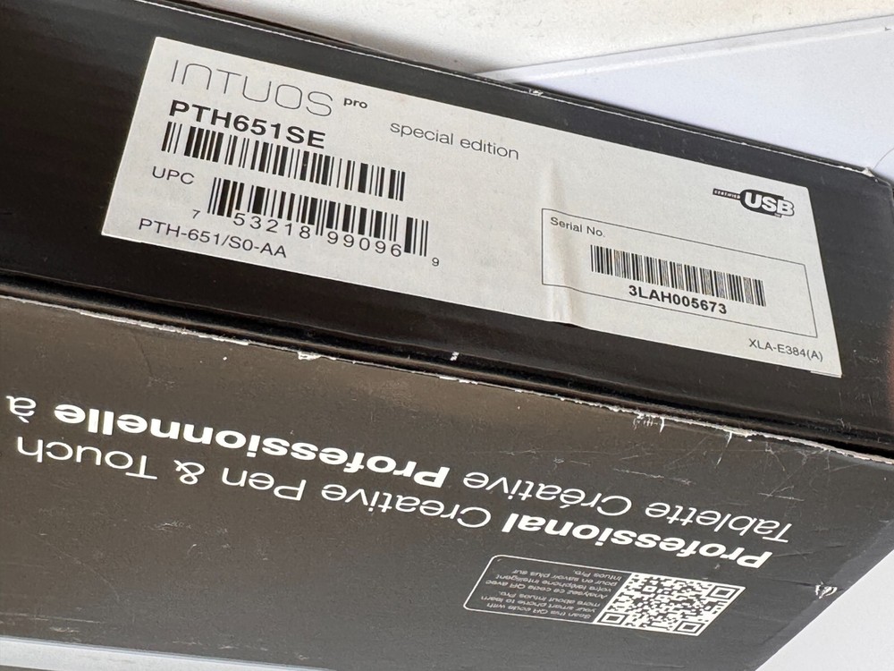 Wacom Intuos Pro Special Edition Medium with Pen (Multi-Touch NOT WORKING)