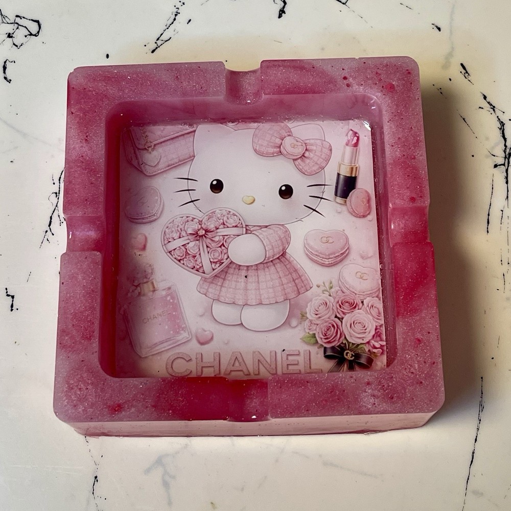 Hello Kitty Luxury Valentine Designer Ashtray | Elegant Decor