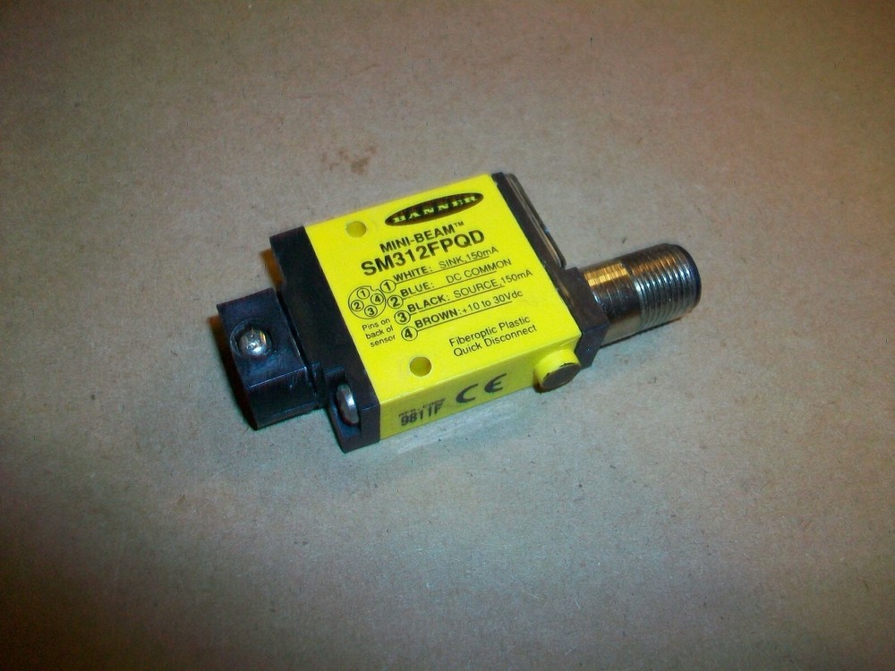 Banner Fiber Optic Sensor  SM312FPQD  10-30vdc   USED