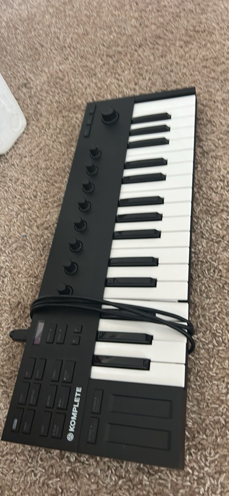 Native Instruments Komplete Kontrol M32 MIDI Keyboard Controller