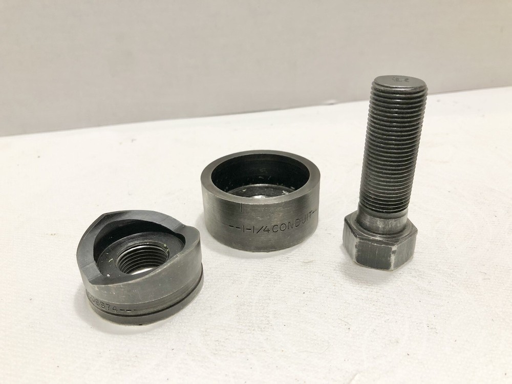 GREENLEE 1-1/4” Conduit round punch