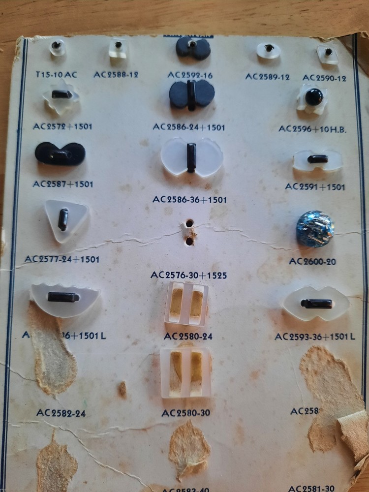 Vintage Buttons Plastic