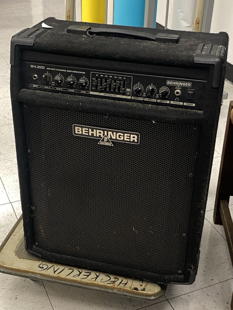 BEHRINGER BXL3000 BASS AMPLIFIER