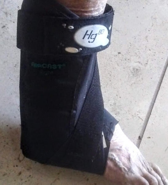 Aircast AirSport Ankle Support Brace Right Foot Size Medium Hook & loop Closure