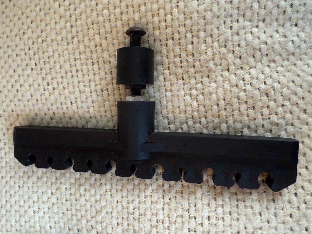 Golden Eagle 2 Piece Bolt On Quiver