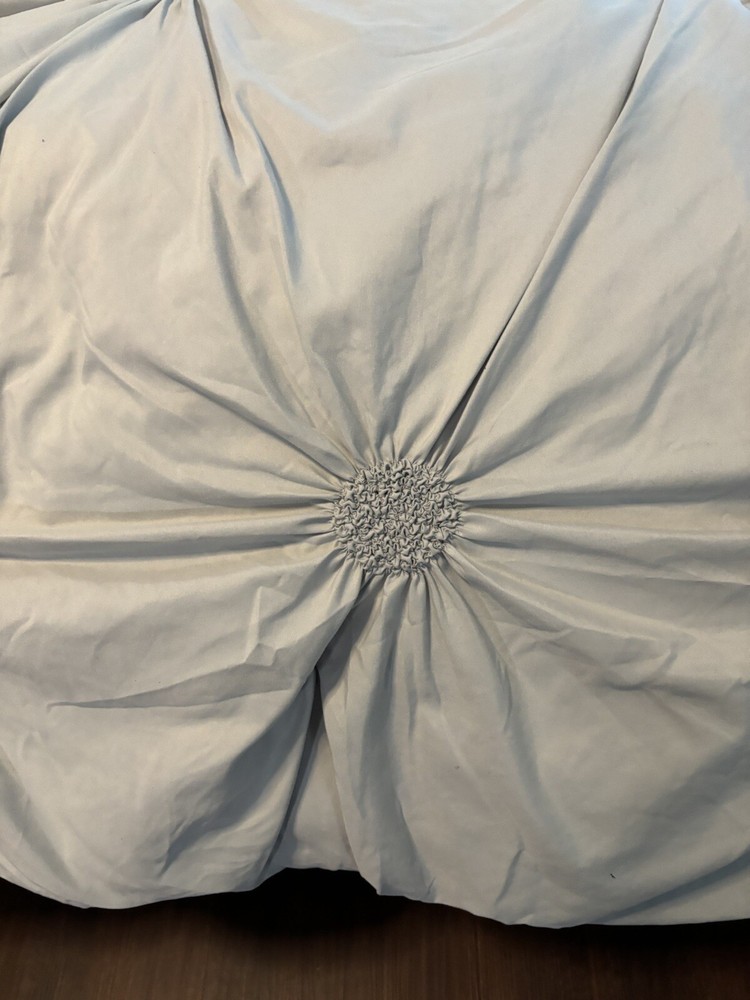 ROOM & RETREAT KING ROUCHED COMFORTER