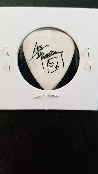 KISS / ACE FREHLEY - VINTAGE ORIGINAL OLD TOUR CONCERT GUITAR PICK