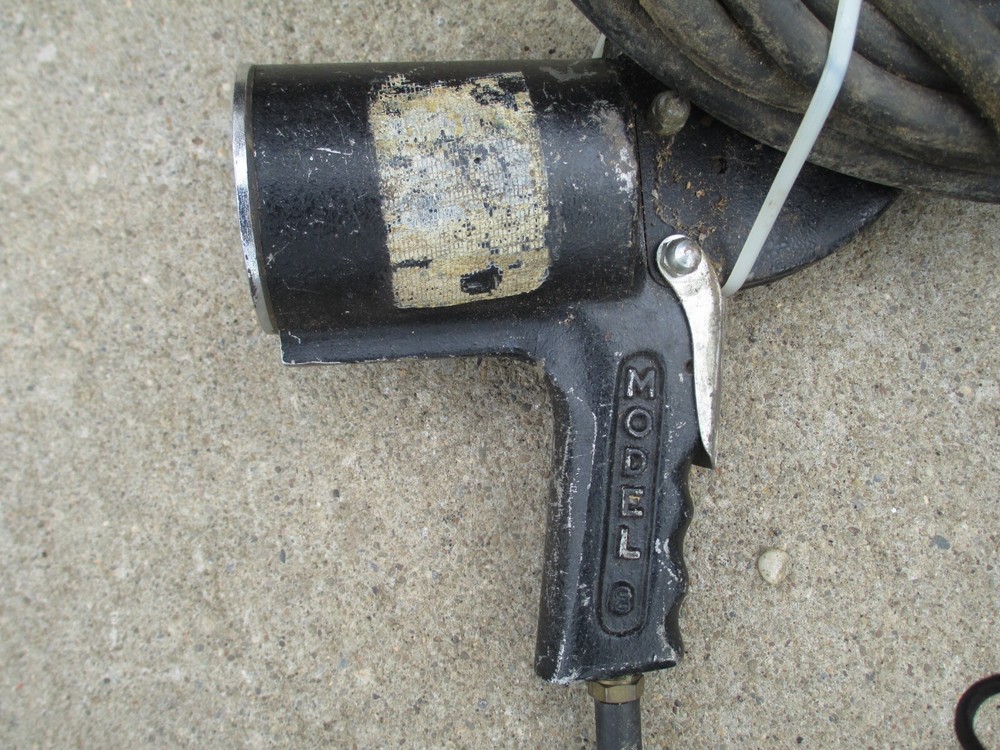 Richline Co. Inc Pneumatic Air Model 8 Rivet Riveter