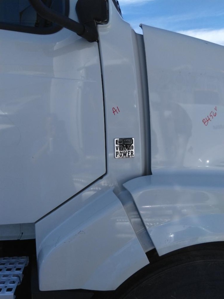 For 2016 VOLVO VNL COWL Right ,  OR