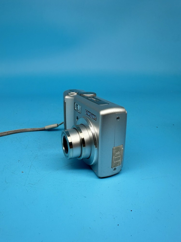 Samsung S630 6.0MP Digital Camera, Silver - Tested & Working