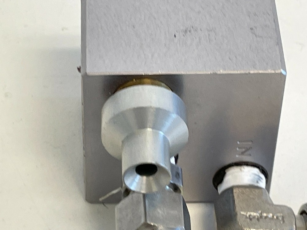 U2/7: Vici Condyne Flow Controller FC22AV1K