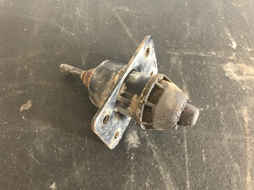 Volvo VNL Hood Latch - Used