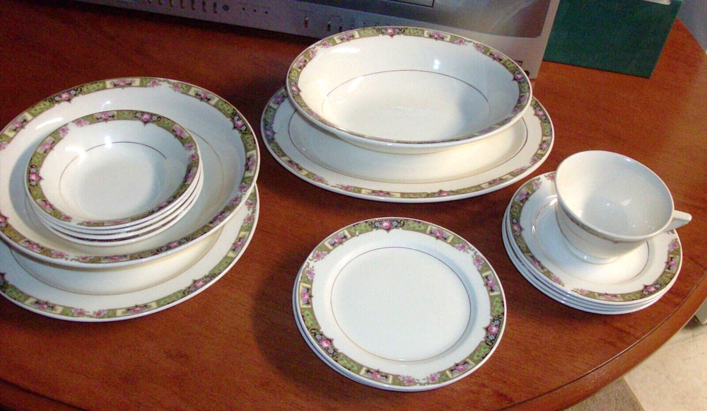 CHARTREUSE 4 PIECE PLACE SETTING Edwin Knowles ALADDIN DESIGN Vintage Unused