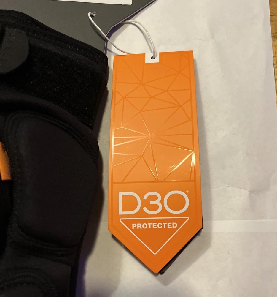 Oakley Drop in D30 Knee Guard
