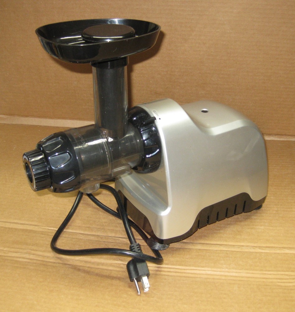 OMEGA CNC80S 200W Slow Speed Juicer - Silver - Missing some accessories TESTED
