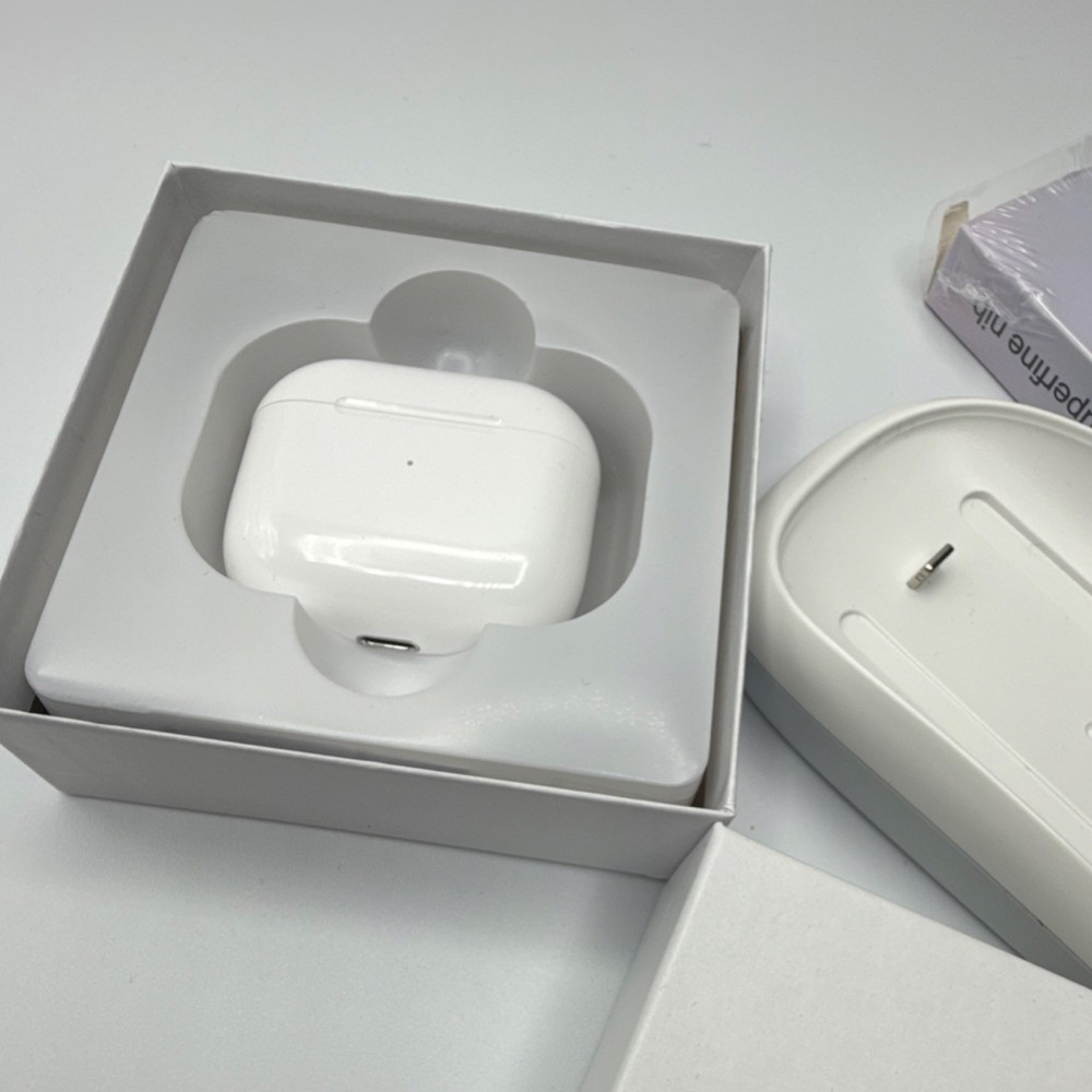 White Active Stylus Pen for Apple Tablets with Charging Cable & Wireless Earbuds