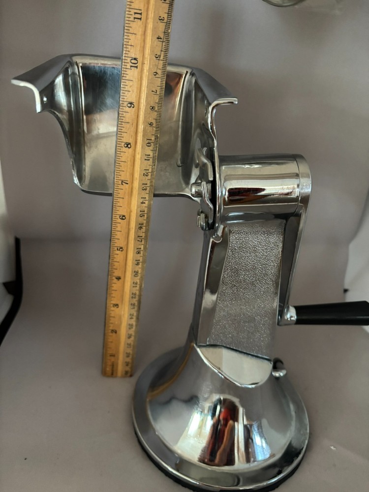 Kitchen Kutter West Bend Manual Food Vegetable Processor w/4 Cones Suction Base