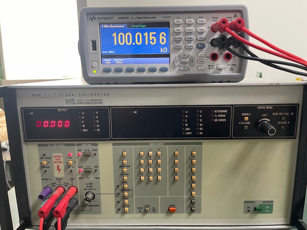 Fluke 5100A Calibrator (Front panel updated To 5100B Series Specifications)_5022
