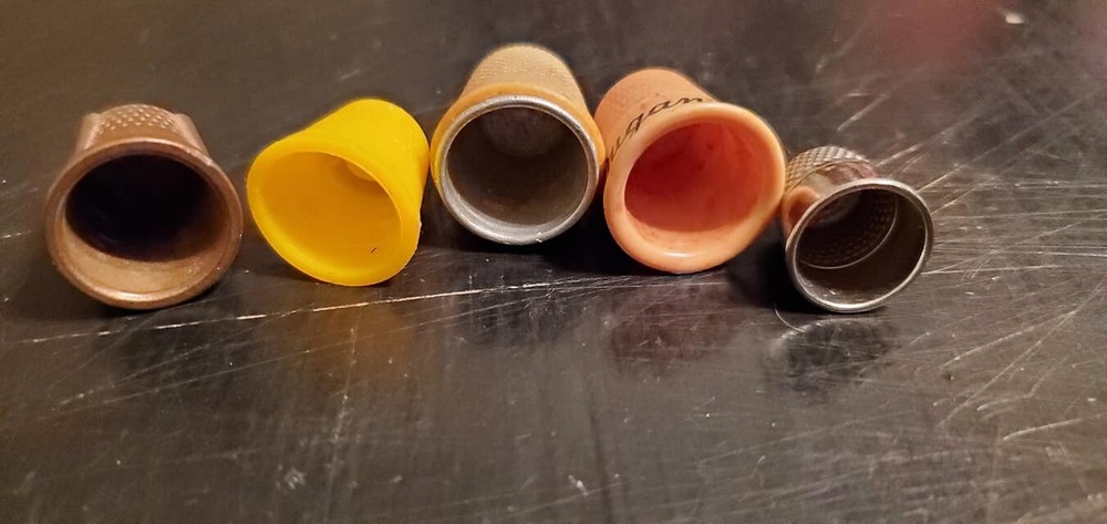 (5) Vintage Assorted Thimbles Metal & Plastic as shown