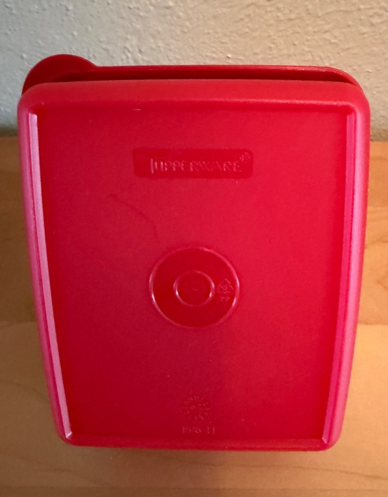 Tupperware Mini Square A Way ~ Square round Red