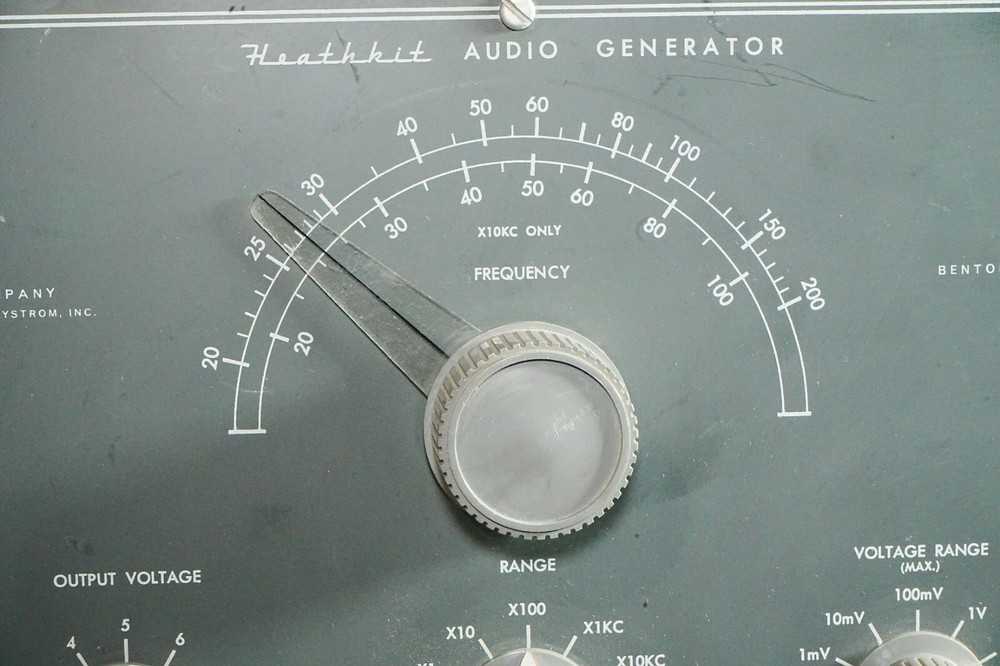 Heathkit Audio Generator Model AG-8