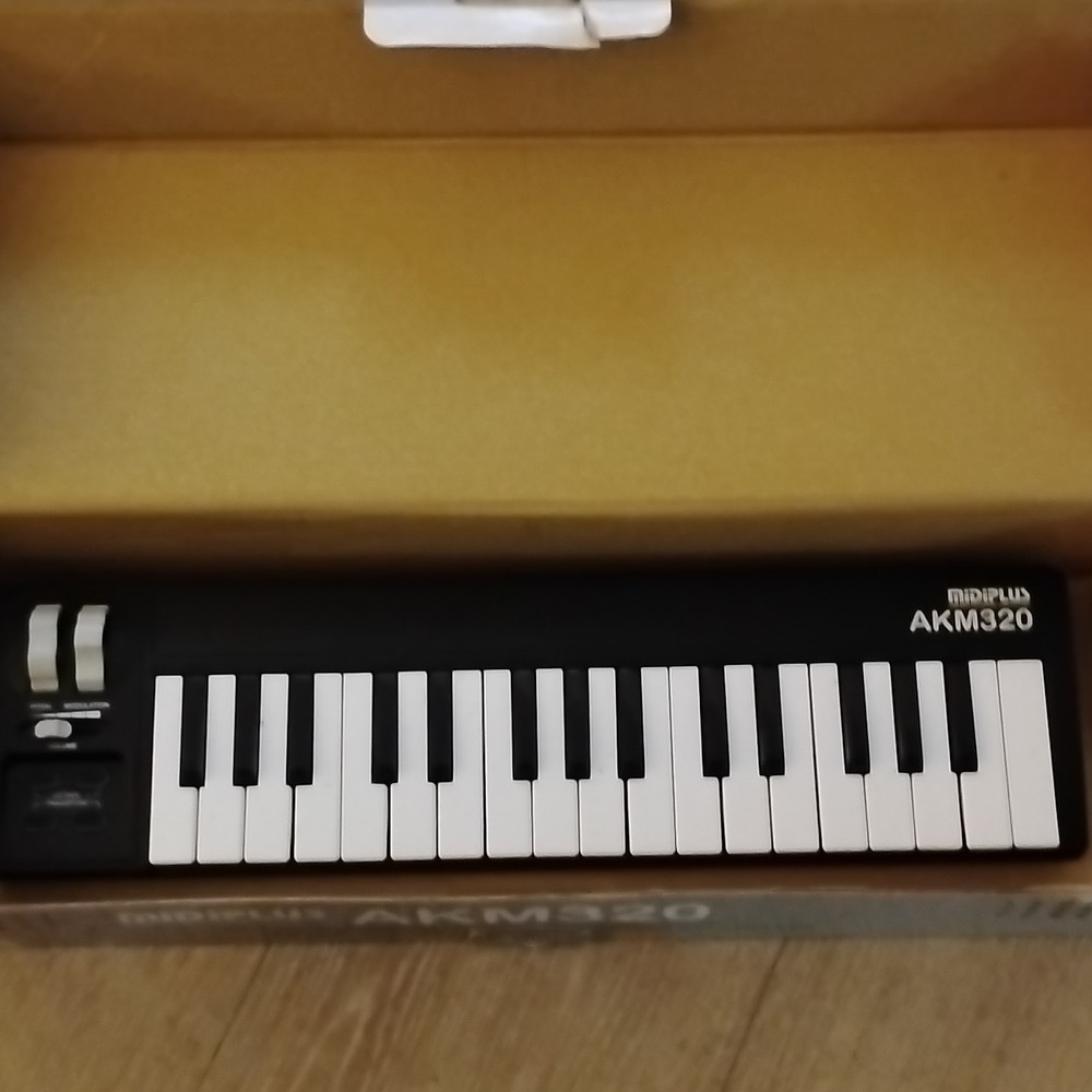 midiplus AKM320 MIDI Keyboard Controller 32 Keys USB Pitch Modulation Wheels