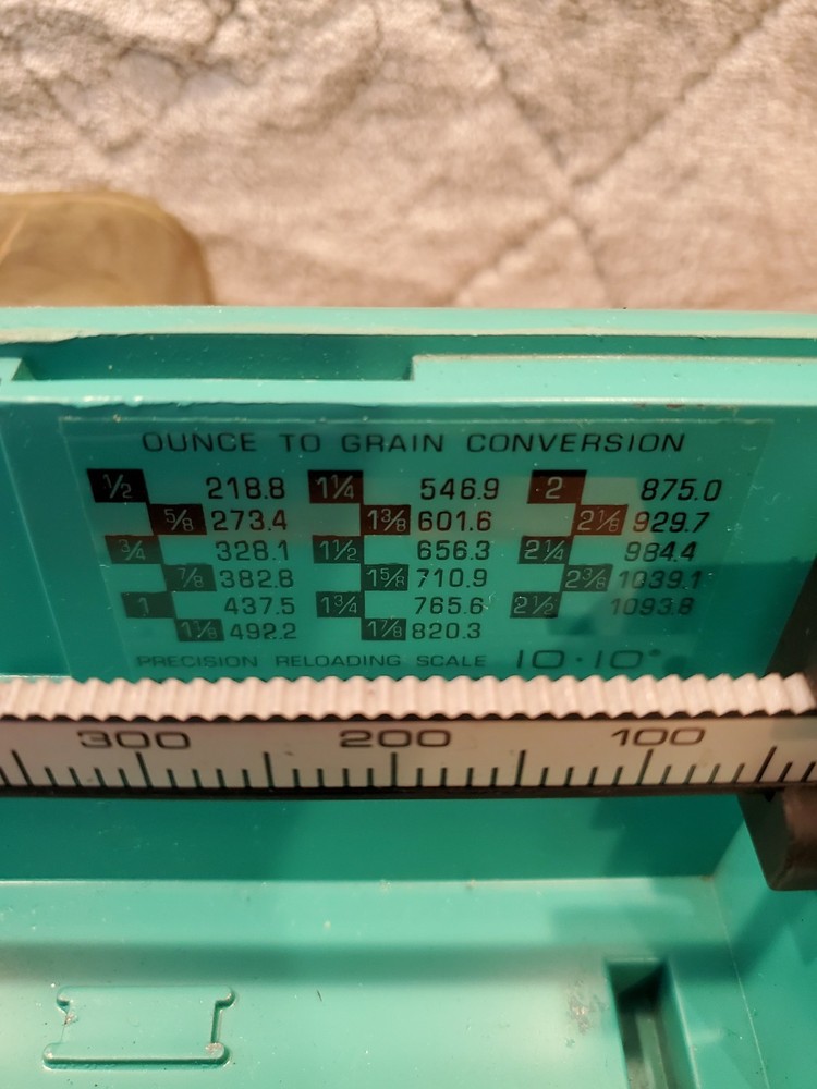 RCBS Reloading Model 10-10 Reloading powder and bullet Scale