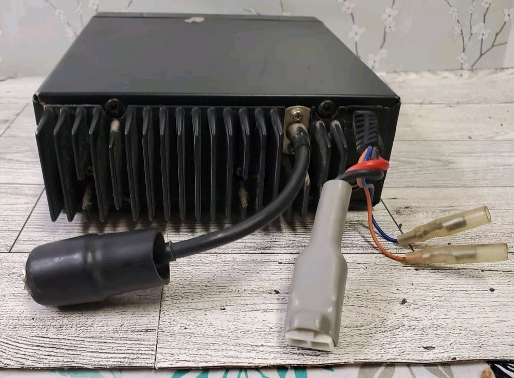 ICOM IC-U200 UHF Radio Transceiver Working