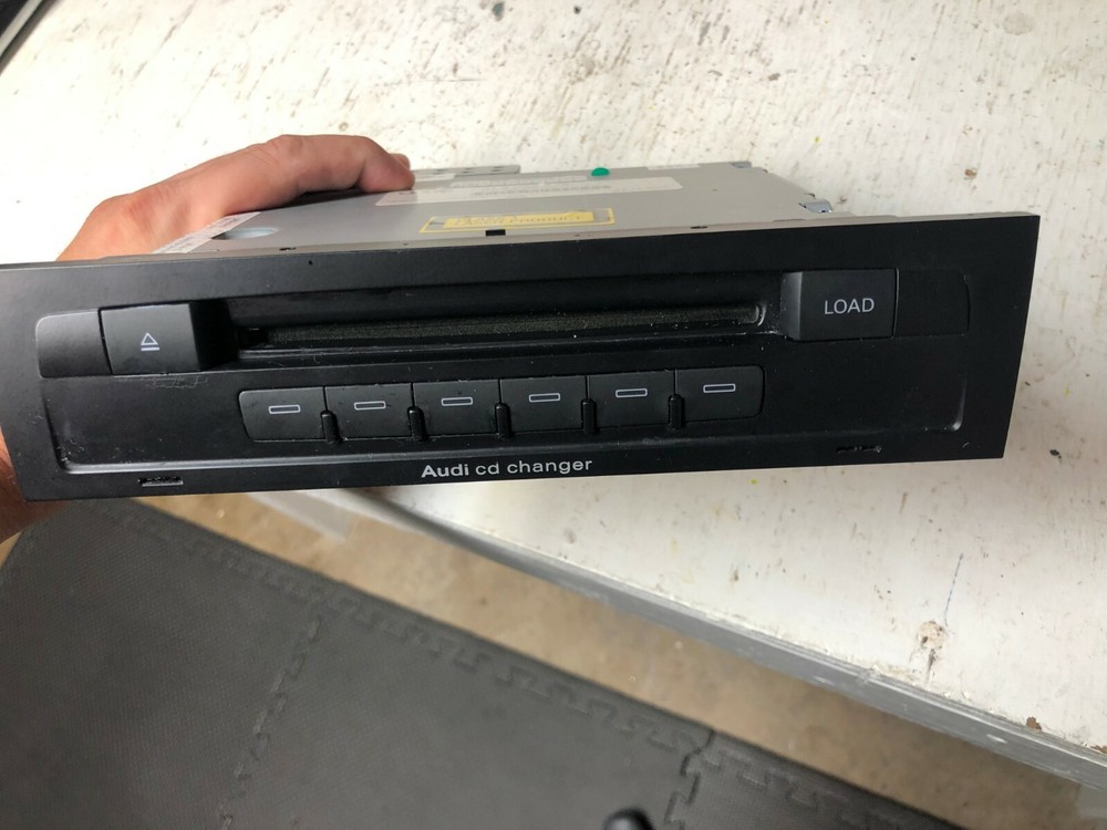 AUDI Q7 4L - 6 DISC CD CHANGER 4L0 035 110