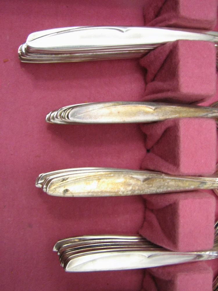 Set Supreme Silver Plate Flatware Concept Pattern svc for 12 74 pcs w/Box